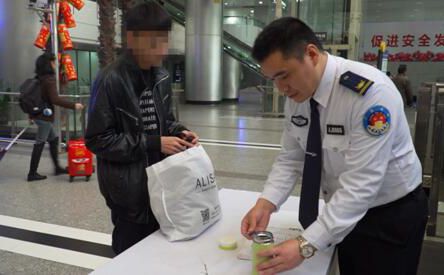 X光機查獲水果刀